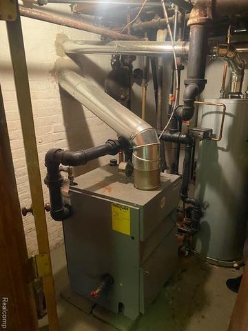 17515 Parkside Street, Detroit, MI 48221