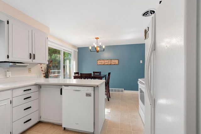 1312 N VIOLA STREET, Appleton, WI 54911