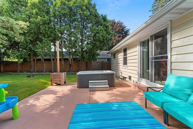 1312 N VIOLA STREET, Appleton, WI 54911