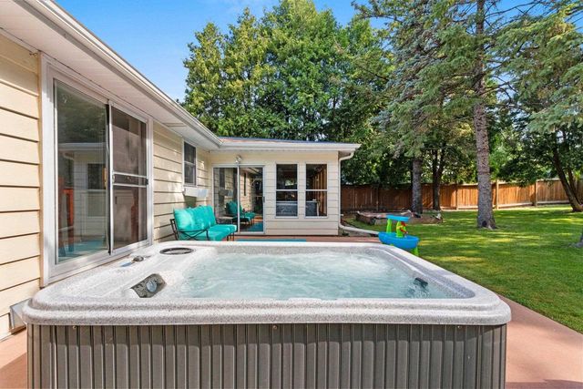 1312 N VIOLA STREET, Appleton, WI 54911