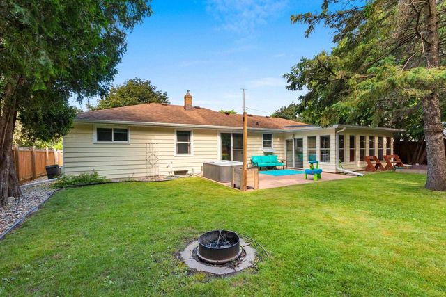1312 N VIOLA STREET, Appleton, WI 54911