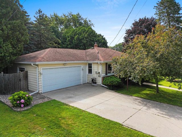 1312 N VIOLA STREET, Appleton, WI 54911