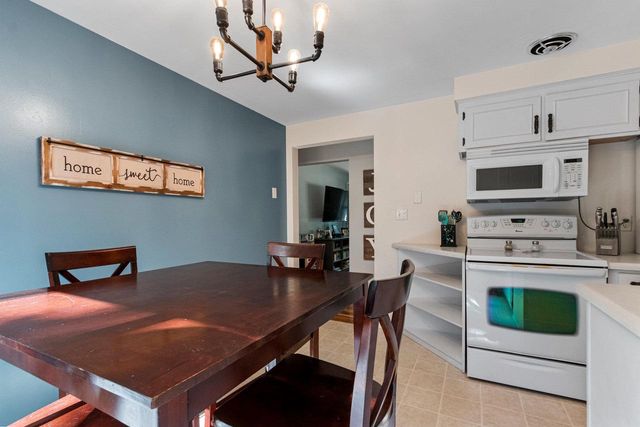 1312 N VIOLA STREET, Appleton, WI 54911
