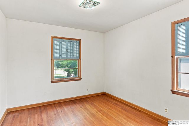 2624 N 70th Avenue, Omaha, NE 68104