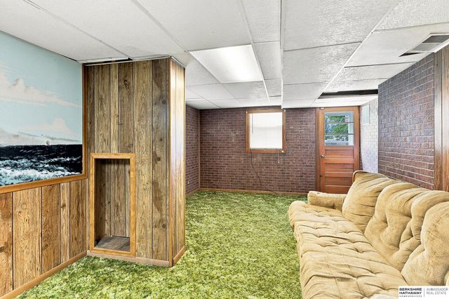 2624 N 70th Avenue, Omaha, NE 68104
