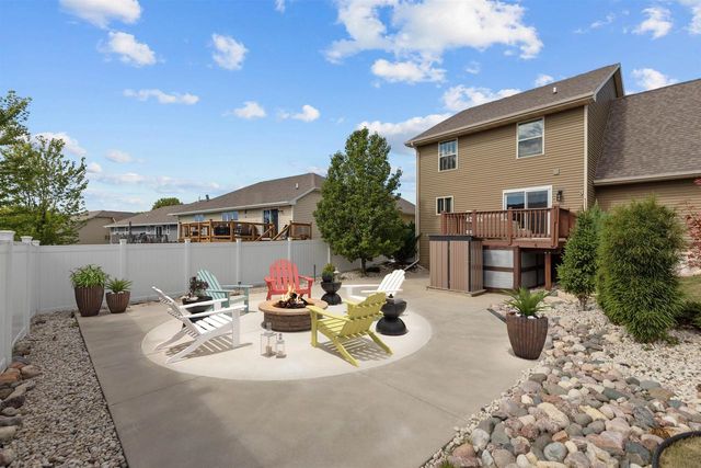 2876 CHRYSTELLA DRIVE, Menasha, WI 54952