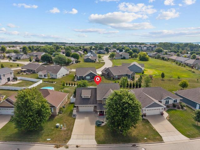 2876 CHRYSTELLA DRIVE, Menasha, WI 54952