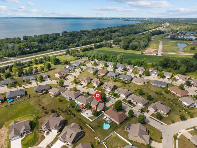 2876 CHRYSTELLA DRIVE, Menasha, WI 54952