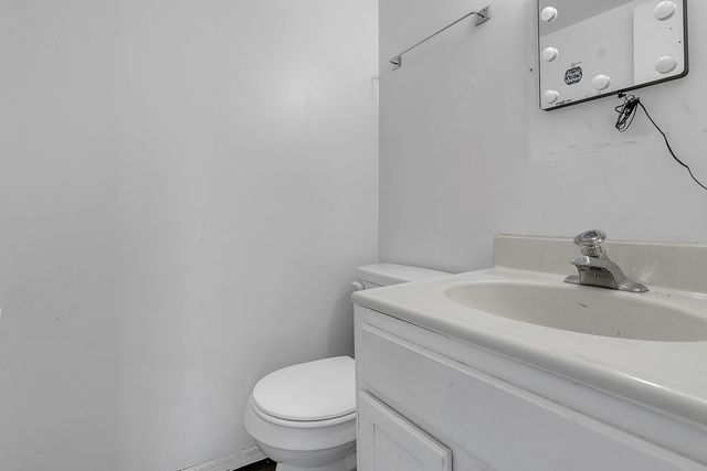 7438 Whitcomb Street, Merrillville, IN 46410