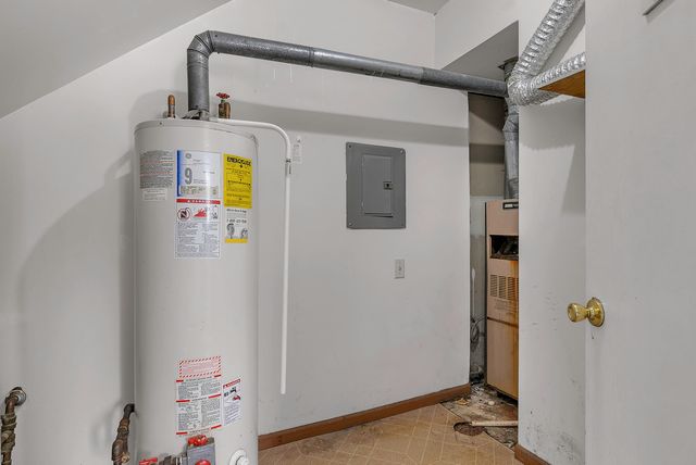 7438 Whitcomb Street, Merrillville, IN 46410