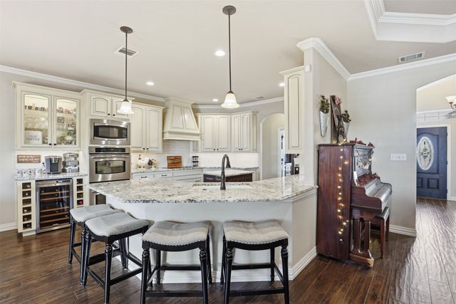 2219 Nottaway Drive, Cleburne, TX 76033