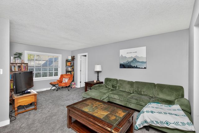 2734 Merle Hay Road, Des Moines, IA 50310