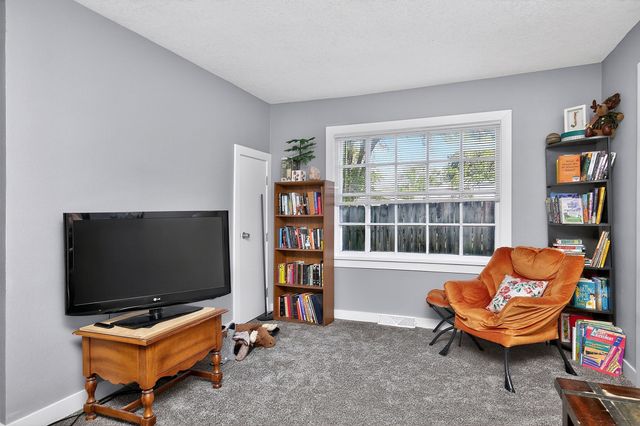 2734 Merle Hay Road, Des Moines, IA 50310