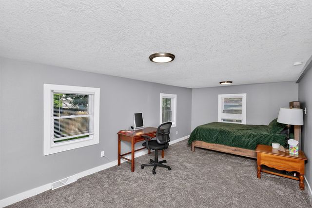 2734 Merle Hay Road, Des Moines, IA 50310