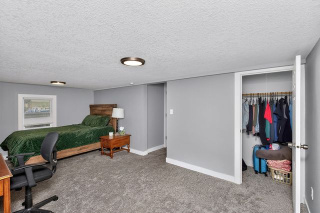 2734 Merle Hay Road, Des Moines, IA 50310