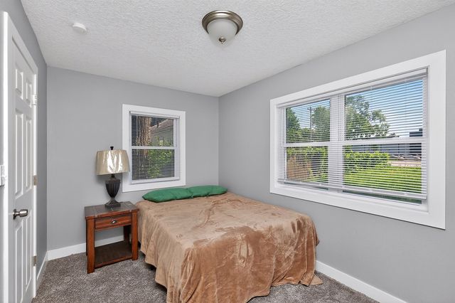 2734 Merle Hay Road, Des Moines, IA 50310