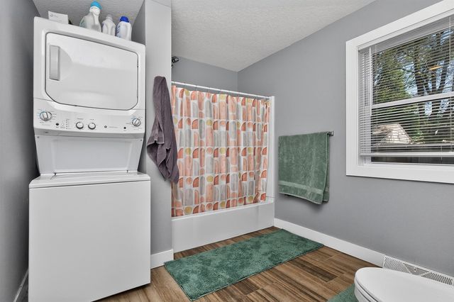 2734 Merle Hay Road, Des Moines, IA 50310