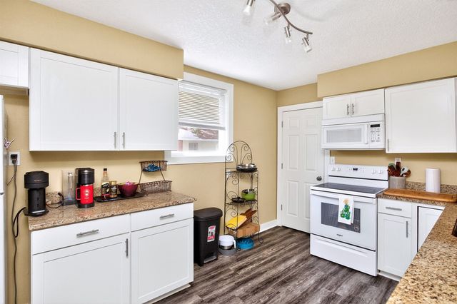 2734 Merle Hay Road, Des Moines, IA 50310