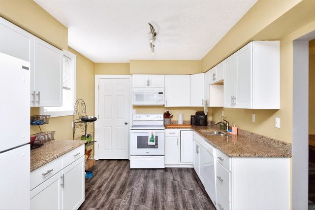 2734 Merle Hay Road, Des Moines, IA 50310