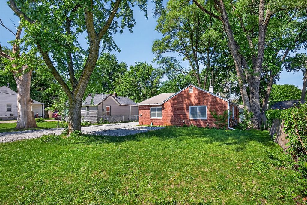 2734 Merle Hay Road, Des Moines, IA 50310
