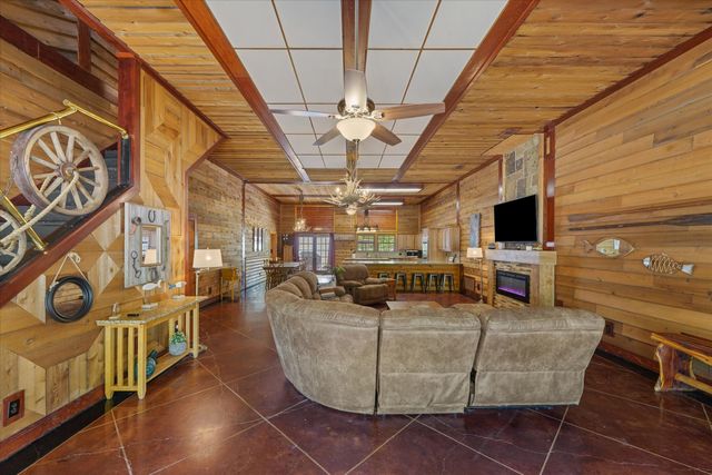 7272 County Road 3516, Quinlan, TX 75474