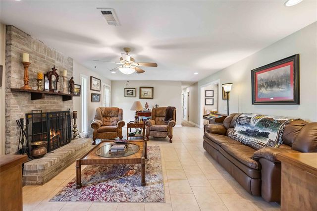 20420 Plaza Circle, Crosby, TX 77532