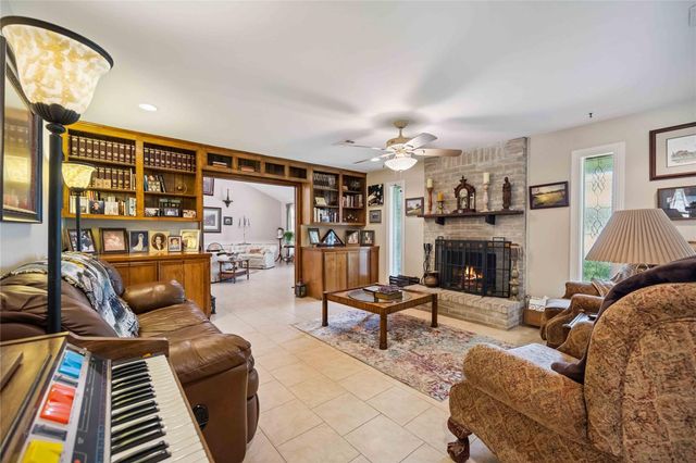 20420 Plaza Circle, Crosby, TX 77532