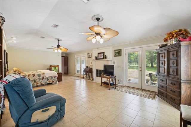 20420 Plaza Circle, Crosby, TX 77532