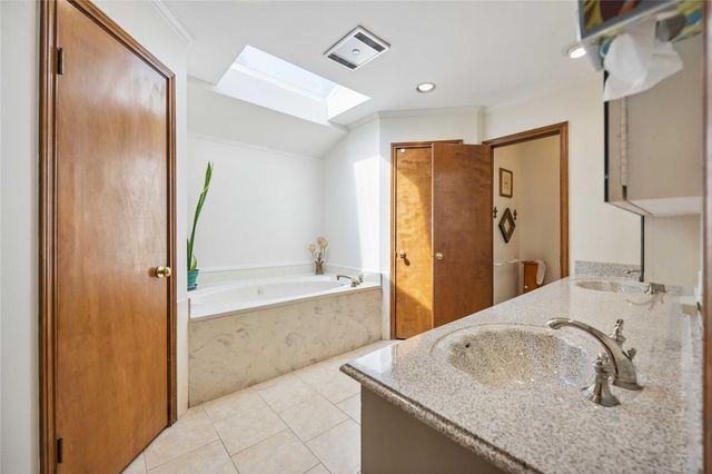 20420 Plaza Circle, Crosby, TX 77532