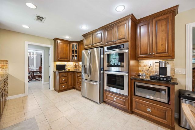 20420 Plaza Circle, Crosby, TX 77532