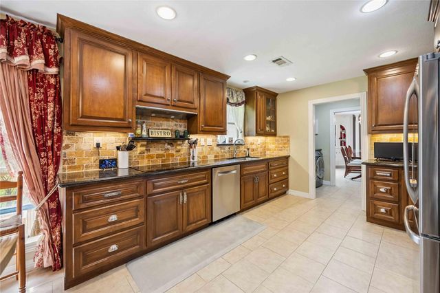 20420 Plaza Circle, Crosby, TX 77532