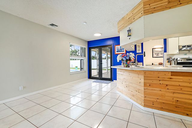 7597 N Nemec Dr Drive N, Lake Clarke Shores, FL 33406