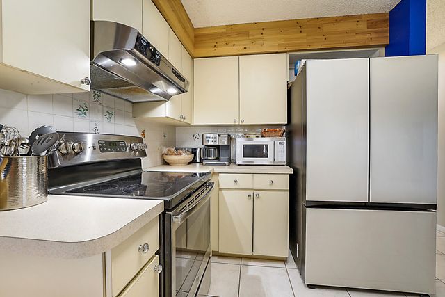 7597 N Nemec Dr Drive N, Lake Clarke Shores, FL 33406