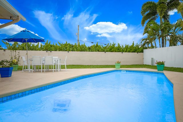 7597 N Nemec Dr Drive N, Lake Clarke Shores, FL 33406