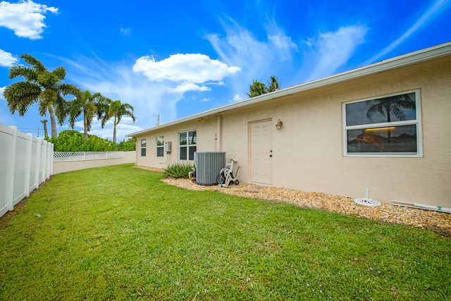 7597 N Nemec Dr Drive N, Lake Clarke Shores, FL 33406