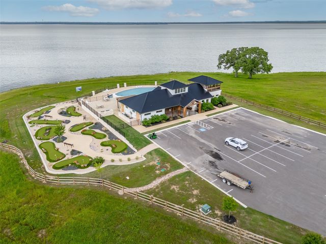 310 Lakewood Lane, Honey Grove, TX 75446