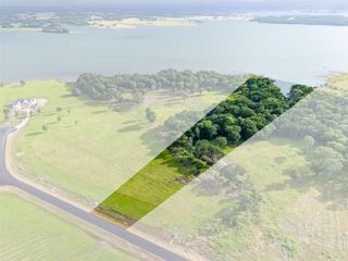 310 Lakewood Lane, Honey Grove, TX 75446