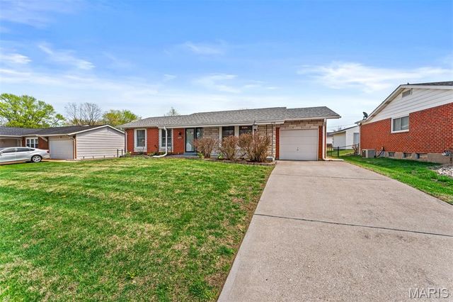 2738 Westminster Drive, Florissant, MO 63033