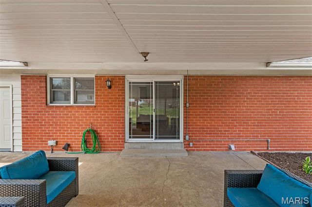 2738 Westminster Drive, Florissant, MO 63033