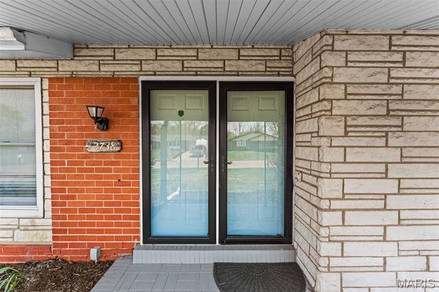 2738 Westminster Drive, Florissant, MO 63033