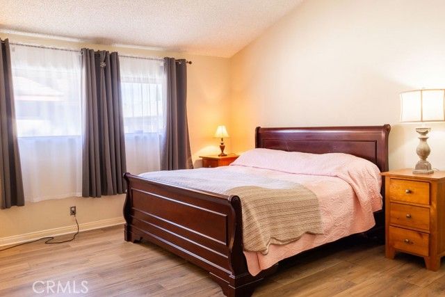 18425 Saticoy Street 1, Reseda (los Angeles), CA 91335