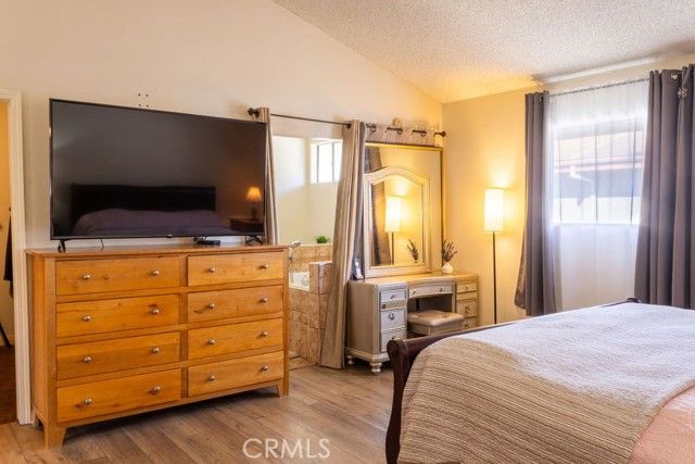 18425 Saticoy Street 1, Reseda (los Angeles), CA 91335