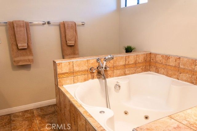 18425 Saticoy Street 1, Reseda (los Angeles), CA 91335