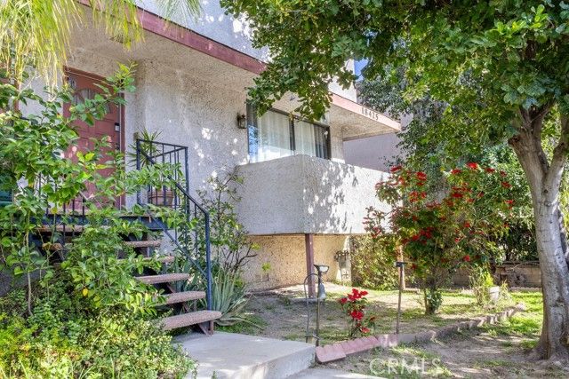 18425 Saticoy Street 1, Reseda (los Angeles), CA 91335