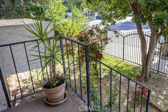 18425 Saticoy Street 1, Reseda (los Angeles), CA 91335