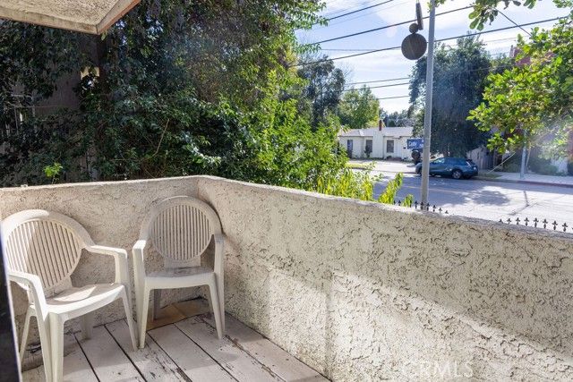 18425 Saticoy Street 1, Reseda (los Angeles), CA 91335