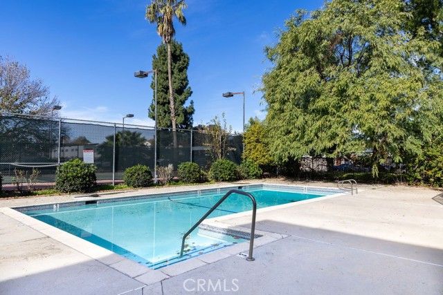 18425 Saticoy Street 1, Reseda (los Angeles), CA 91335