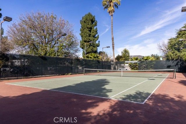 18425 Saticoy Street 1, Reseda (los Angeles), CA 91335