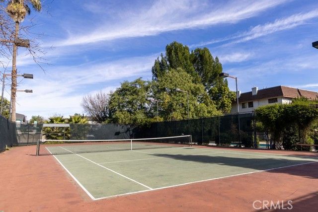 18425 Saticoy Street 1, Reseda (los Angeles), CA 91335