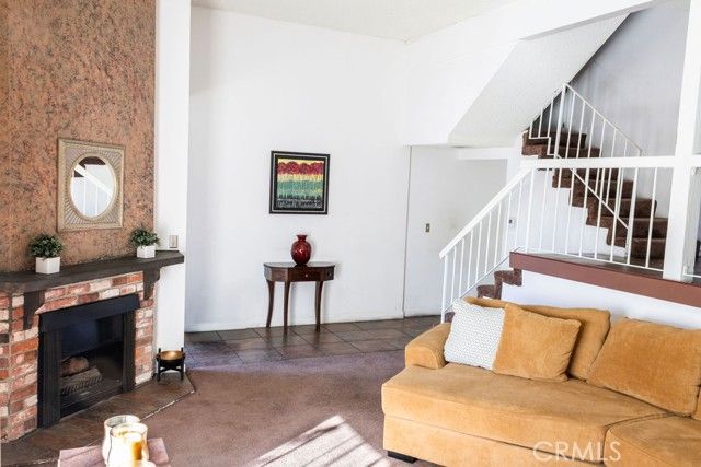 18425 Saticoy Street 1, Reseda (los Angeles), CA 91335